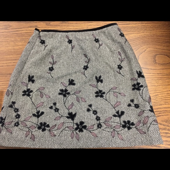 ❌❌ SOLD Ann Taylor Design Skirt Sz 4 - Picture 7 of 8